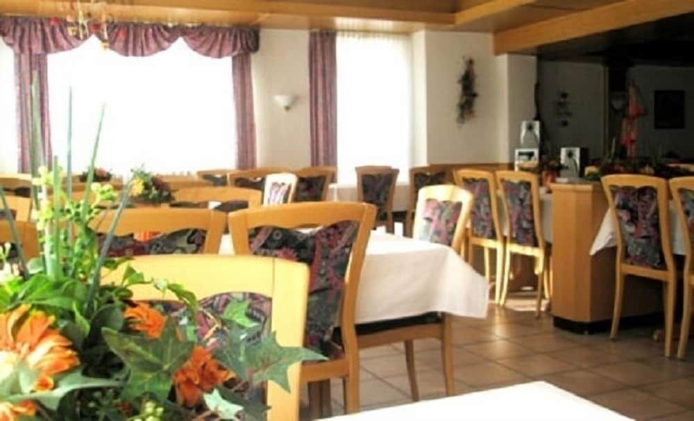 Hotel Gasthof Pension Riebel - Etzenricht - Ресторан