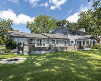 Lake Home - 3,500 sq ft - 20 min from Madison! - Cambridge - Edificio