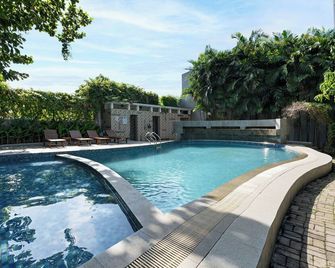 Metland Hotel Bekasi - Bekasi - Pool