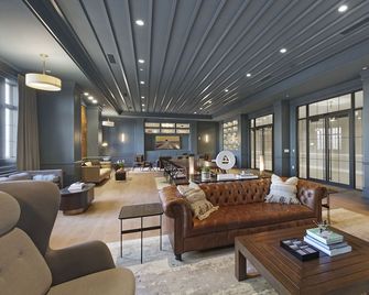 Hotel Suites at Vanderbilt - Westbury - Lounge