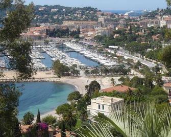 Hôtel Comté de Nice - Beaulieu-sur-Mer