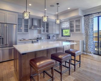 Downtown Penthouse Condo - Durango - Kitchen