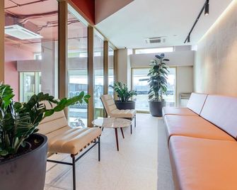 Blueground | Greenpoint, rooftop, nr Transmitter Park - نيويورك - ردهة