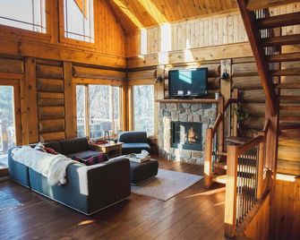 Le Chic Traditionnel - Spa & Mountains - Sainte-Adèle - Salon