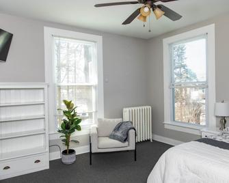 Lovely 3 Bedroom Unit for Longer Stays - Bristol - Bedroom