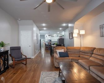 Hersheypark 3.4 miles-West End Nest - Hummelstown - Living room