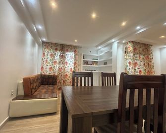 Apparently jasmines - Constantine - Dining room