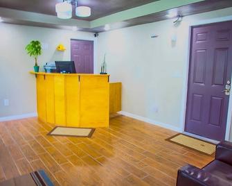 Comfort and Convenience in Knights Inn Harrisonville! Free Parking, Pets Allowed - Гаррісонвілл - Рецепція