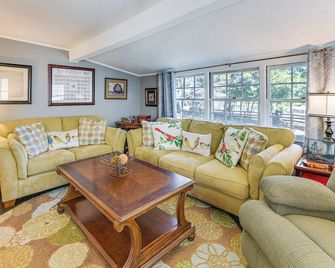 7 Mi to Sprewell Bluff Park: Home w/ Patio & Yard! - Thomaston - Вітальня