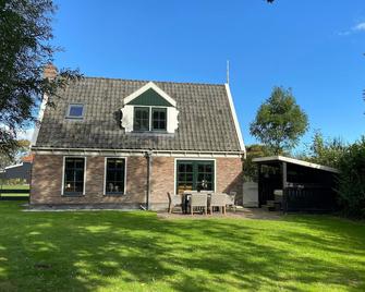 Villa in Netherlands with Hot Tub & Garden - Hippolytushoef - Edificio