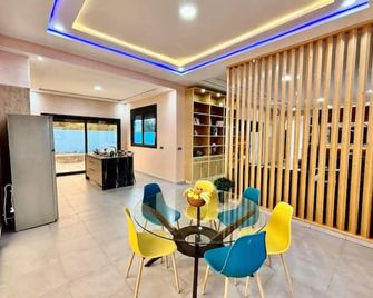 Villa Berkane Avec Piscine Jacuzzi Prive - Berkane - Dining room
