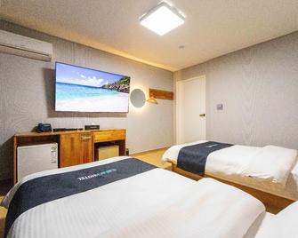 Buan Chaeseokgang Beach Hotel - Buan - Camera da letto