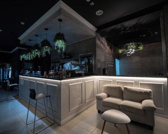 Oba Luxury Boutique - Mamaia - Bar