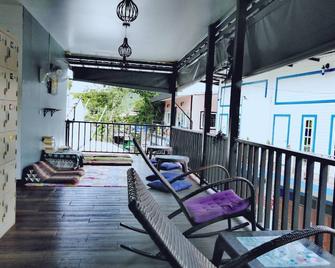 Decho Hostel - Ko Lipe - Balcón