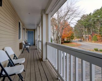 Classic Inn - Saco - Balkon