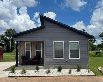 Tiny Home Near Mtb Trails, Wal-Mart Hq, Sleeps 6 - Centerton - Building