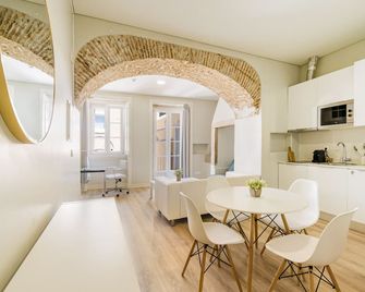 Metropolitan Living Lisbon - Janelas Verdes - ליסבון - חדר אוכל