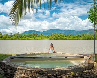 Komsan Kampot Resort - Kampot