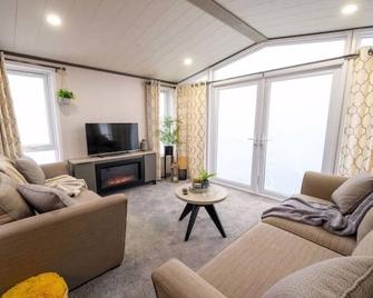 Lakewood 23 - Arbroath - Salon