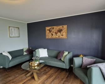 Ferienhaus SeeZeit direkt am Geiseltalsee mit Sauna - Mücheln (Geiseltal) - Sala de estar