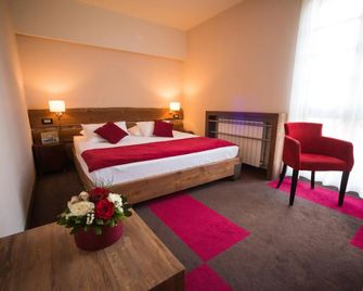 Hotel Lavina - Пале