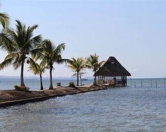 Amatique Bay Hotel - Puerto Barrios