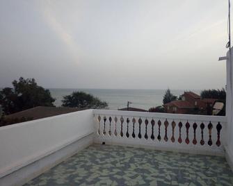 Beachfront Accommodation Yene - Senegal - Toubab Dialaw - Balcony