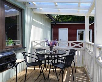 Older Cottage In Tranquil Village Surrounded By Forest With A Rich Animal Life - Ockelbo - Balcón