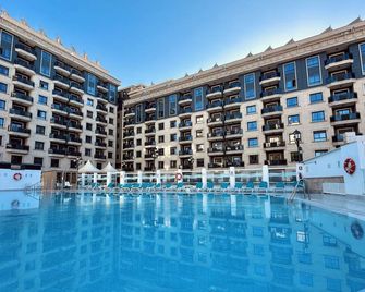 شقق نورياسول - فوينخيرولا - حوض السباحة