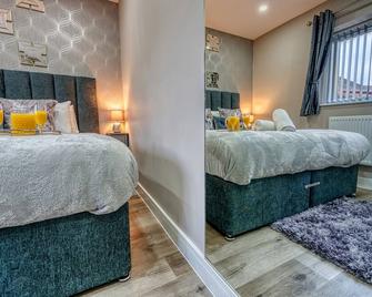 Stylish House - B'ham Airport And Nec, Jlr Solihull, Business & Leisure Stays - Aspen House - Solihull - Sypialnia