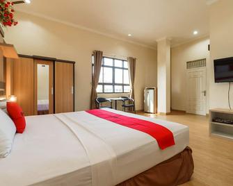 RedDoorz Plus @ Hotel Sempurna Watervang Lubuk Linggau - Lubuklinggau - Habitación