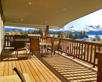 Driftwood Inn - Homer - Balcón
