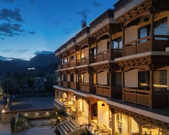 Hotel Samaya - לה - בניין