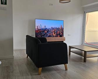 Marinha Garden Inn - Al - Marinha Grande - Living room