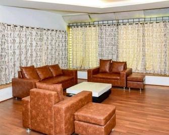 Surya Kiran Miramar - Panaji - Living room