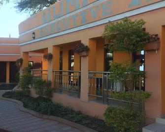 Gumare Executive Lodge - Gumare - Edificio