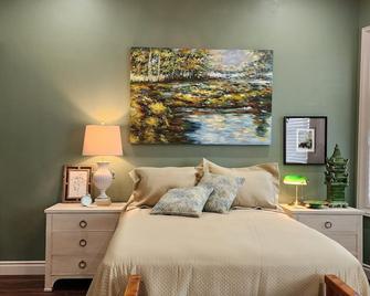 Hummingbird House - Red Bluff - Schlafzimmer