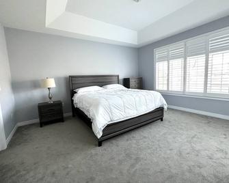Big Family Home - Quinte West - Bedroom