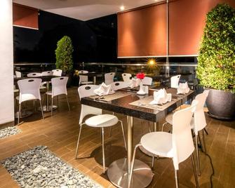 Redstar Hotel Jakarta - Yakarta - Restaurante