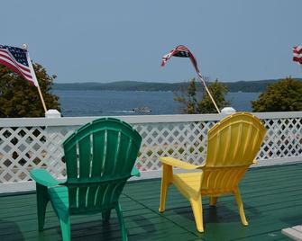 Beachfront Vacation on Crystal Lake, downtown Beulah - Beulah - Balcón