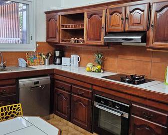 Maison la Casa Créole, spa, emplacement central - Pointe-à-Pitre - Küche