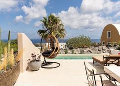 Pink Freud Villas Santorini - Oia - Pool