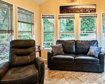 Sq Gretas Casita - Sequim - Living room