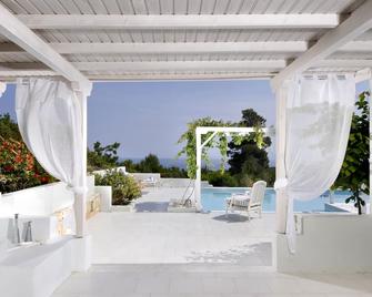 Stylish And Luxurious Anemolia Villa With Private Pool And Stunning Sea View! - Alonnisos - Patio