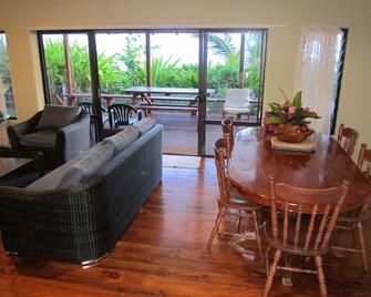 Raina Holiday Accommodation - Rarotonga - Living room
