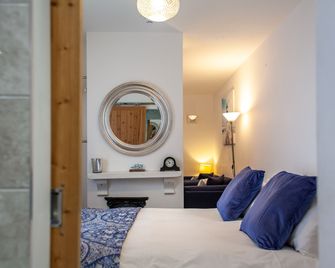 No. 98 Boutique Hotel - Веймут - Спальня