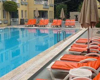 كلوب صن ست أبارت - مارماريس - حوض السباحة