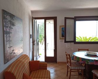 Beautiful Apartment(S) In Villa With Sea View - Porto Pino - Sala de estar