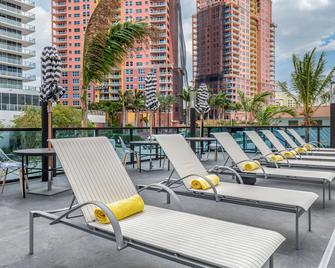 Cambria Hotel Fort Lauderdale Beach - Fort Lauderdale - Zwembad
