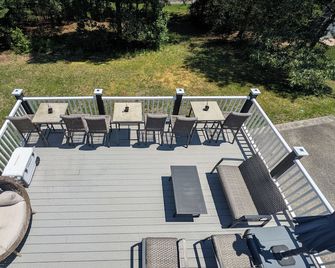 Spacious 5-bedroom house in Providence Forge with WiFi, fitness, golf, casino - Providence Forge - Balcony